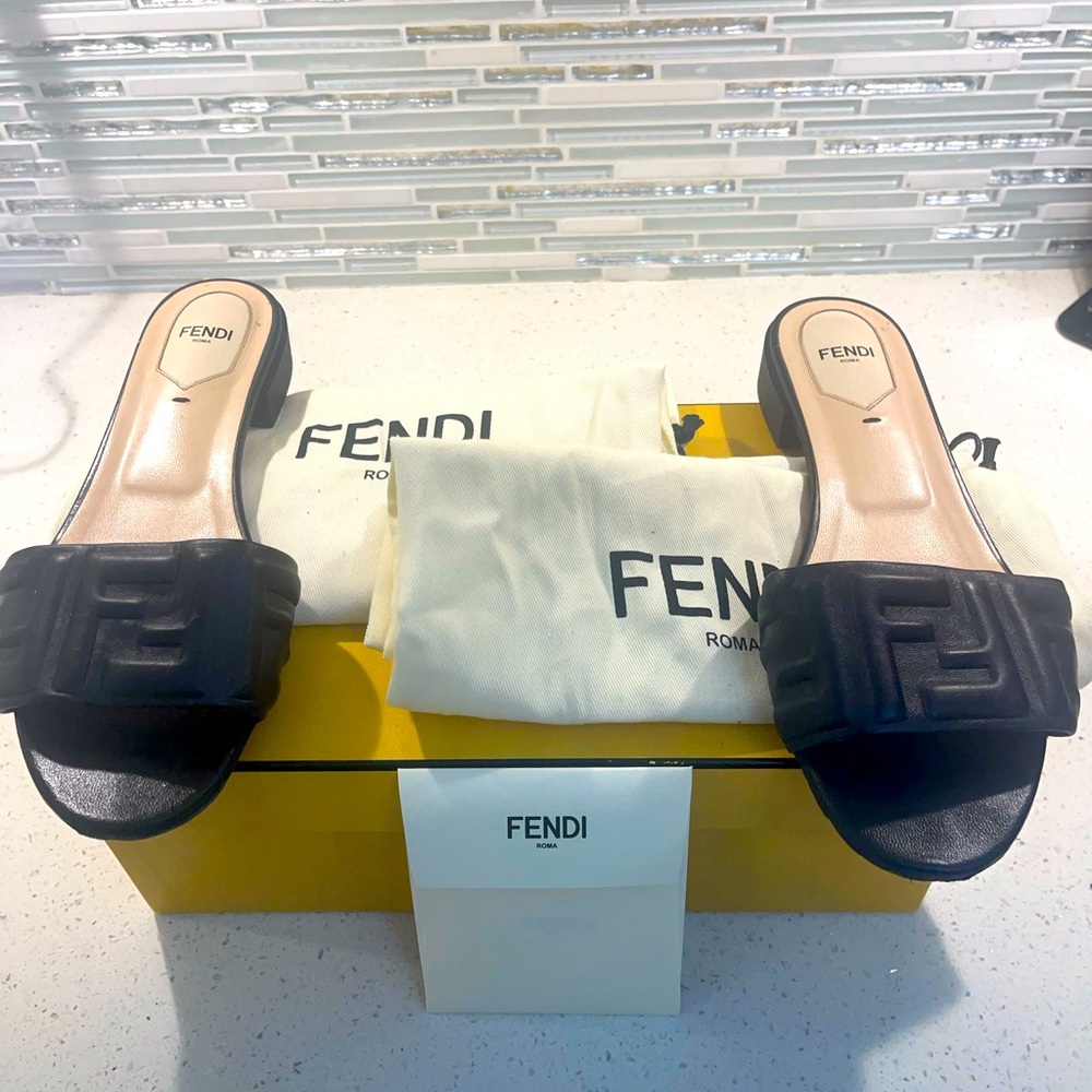 FENDI AUTHENTIC BLACK LEATHER SLIDES SIZE 39(8) in original packaging